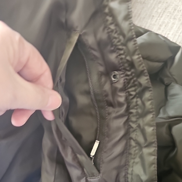 Eddie Bauer Quilted Jacket in Dark Green - Picture 11 of 11